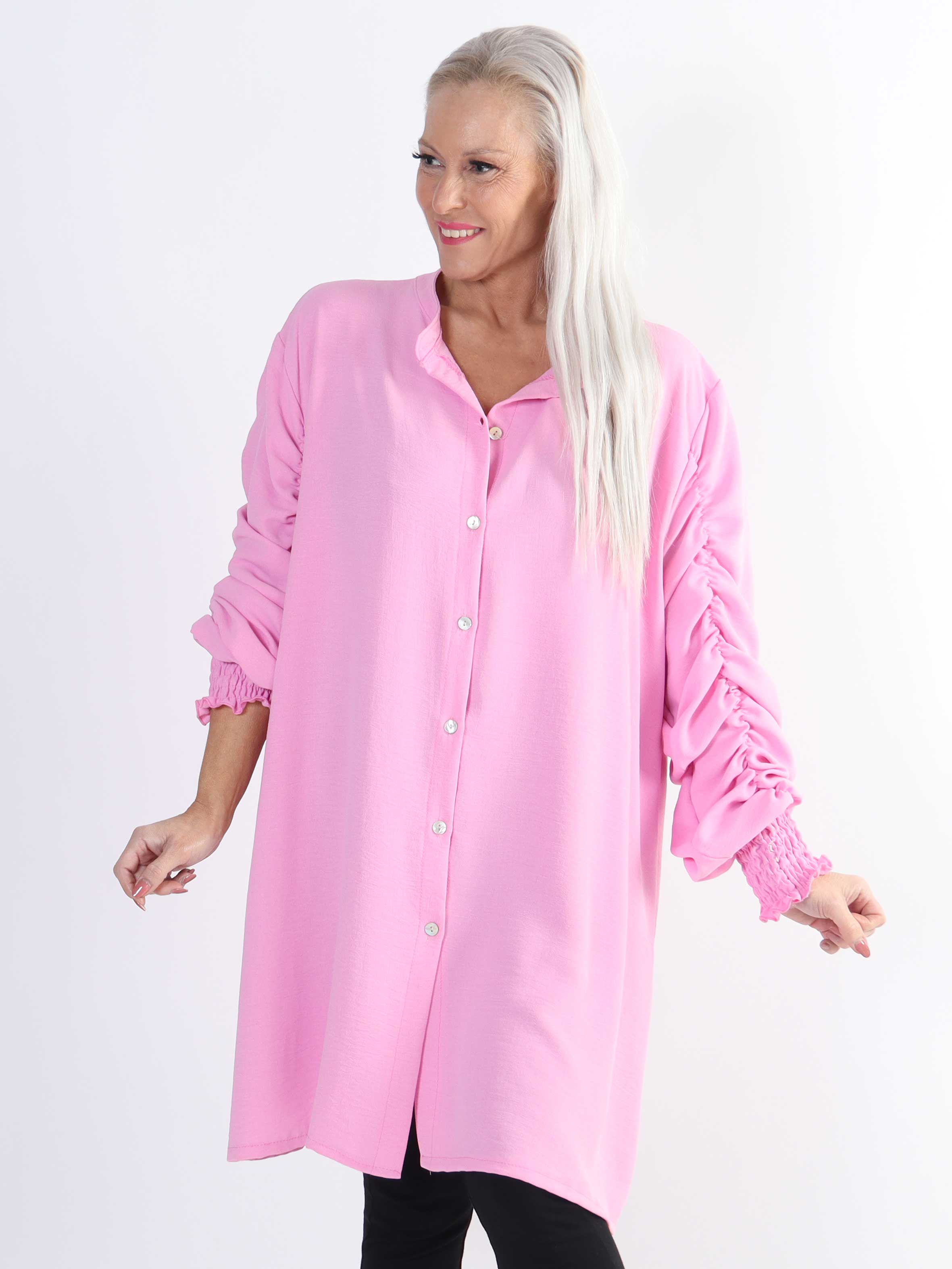 Athena - Lang plus size skjorte med rynk på ærmerne